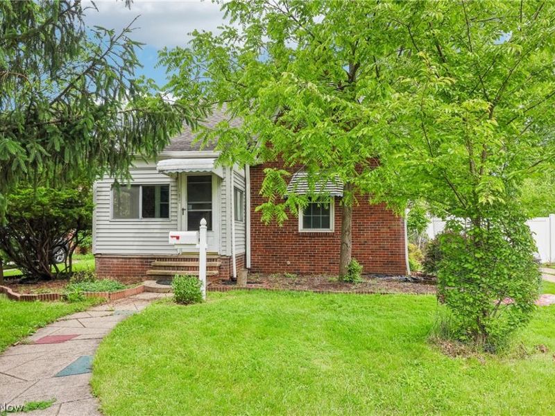 6595 York Road, Parma Heights, OH 44130 Photo 2