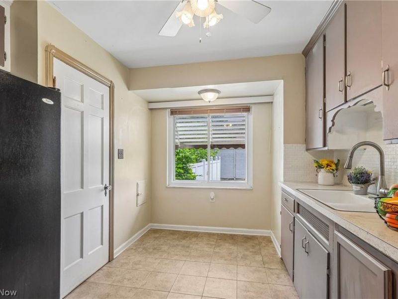 6595 York Road, Parma Heights, OH 44130 Photo 9