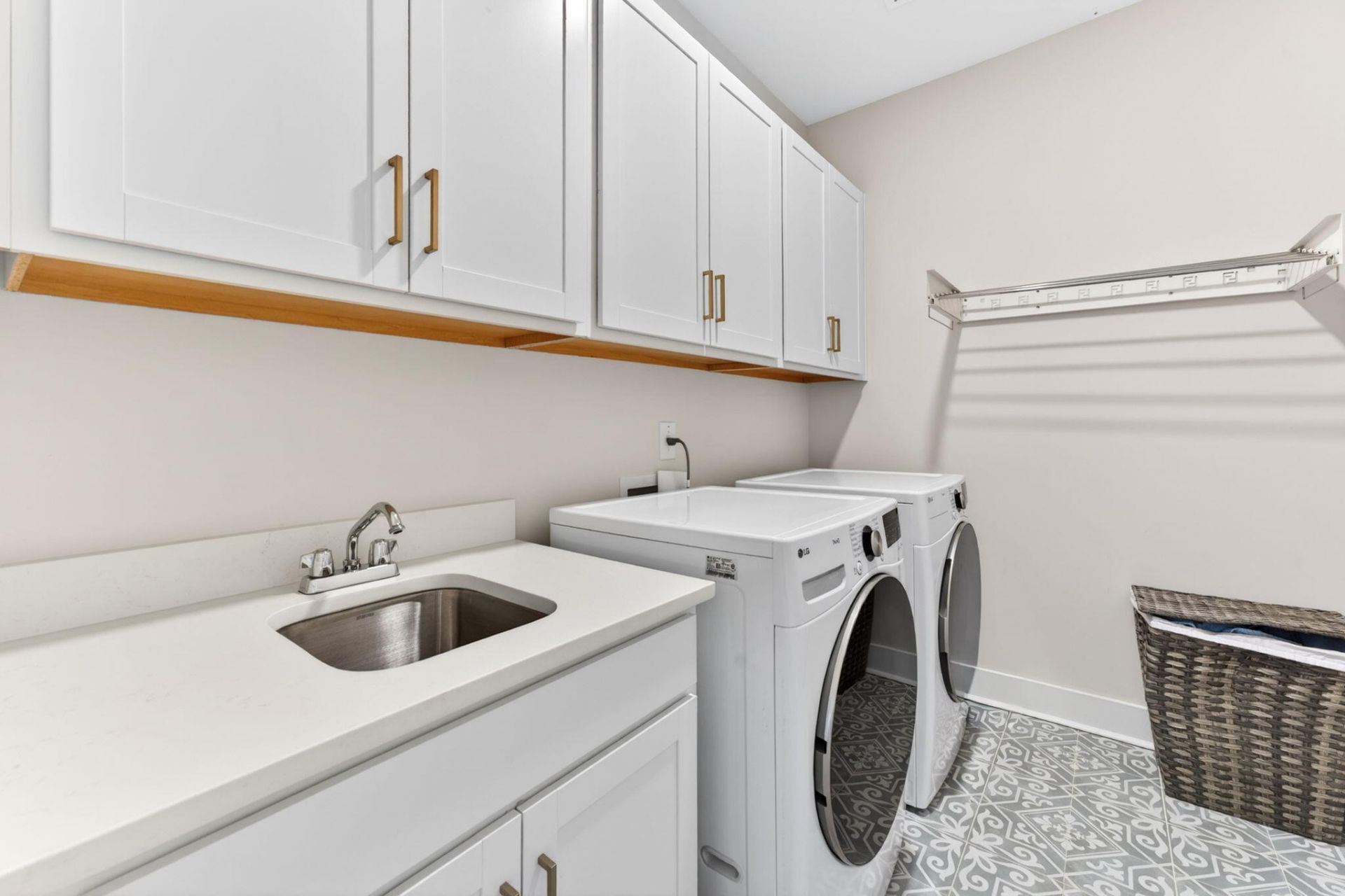 1407 Dahlia Road Photo 32