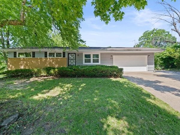 2618 OVERTON Circle, Independence, MO 64052