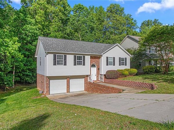 2013 Priya Street , Thomasville, NC 27360