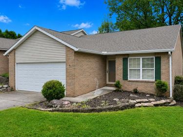 1663 Rippling Brook Dr, Mansfield, OH 44904