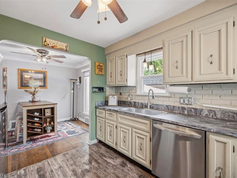977 Learidge Road, Lyndhurst, OH 44124 Photo 13