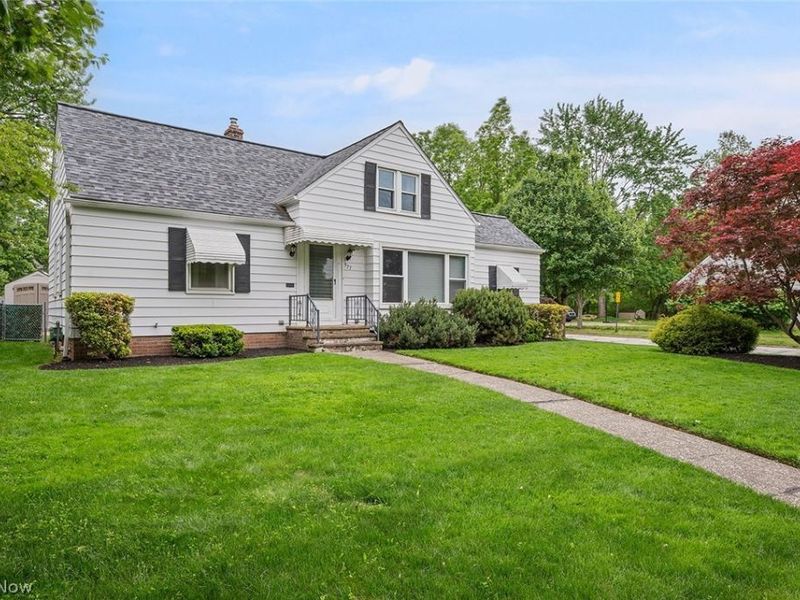 977 Learidge Road, Lyndhurst, OH 44124 Photo 2