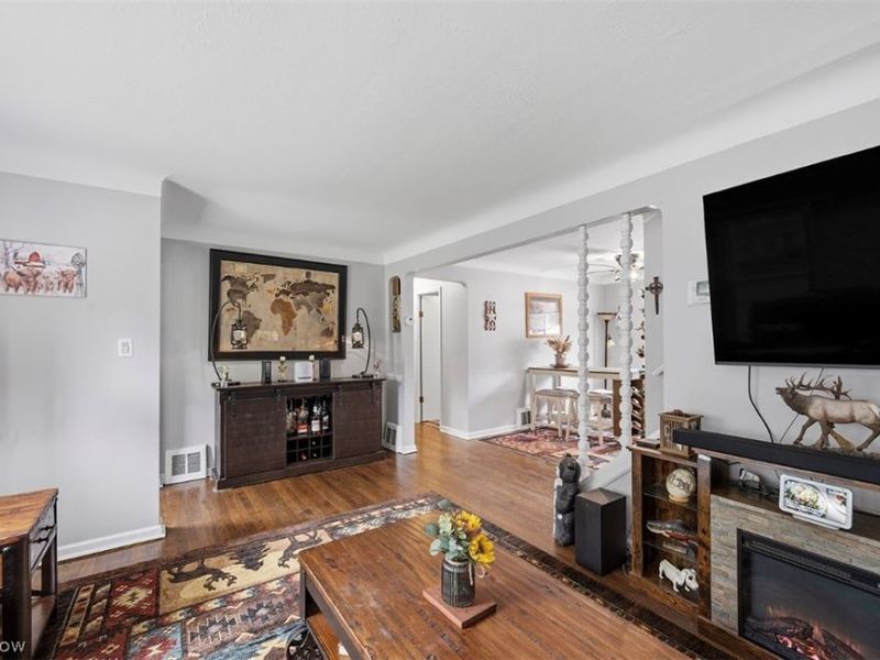 977 Learidge Road, Lyndhurst, OH 44124 Photo 6