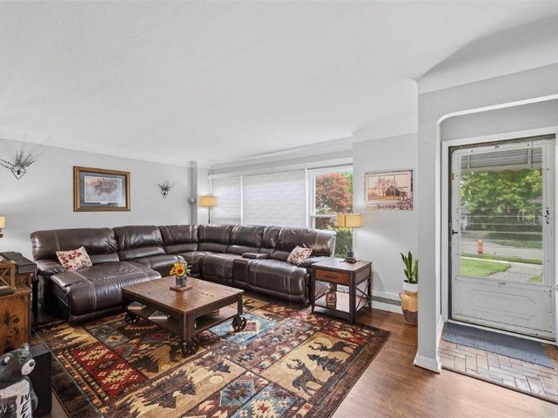 977 Learidge Road, Lyndhurst, OH 44124 Photo 7