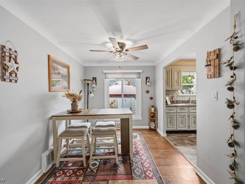 977 Learidge Road, Lyndhurst, OH 44124 Photo 9