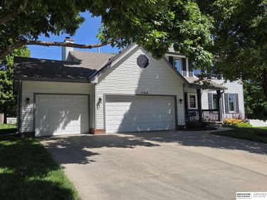 13404 Hillsborough Drive, Omaha, NE 68164