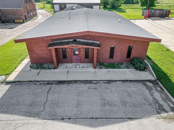 902 S Grand Avenue, Charles City, IA 50616