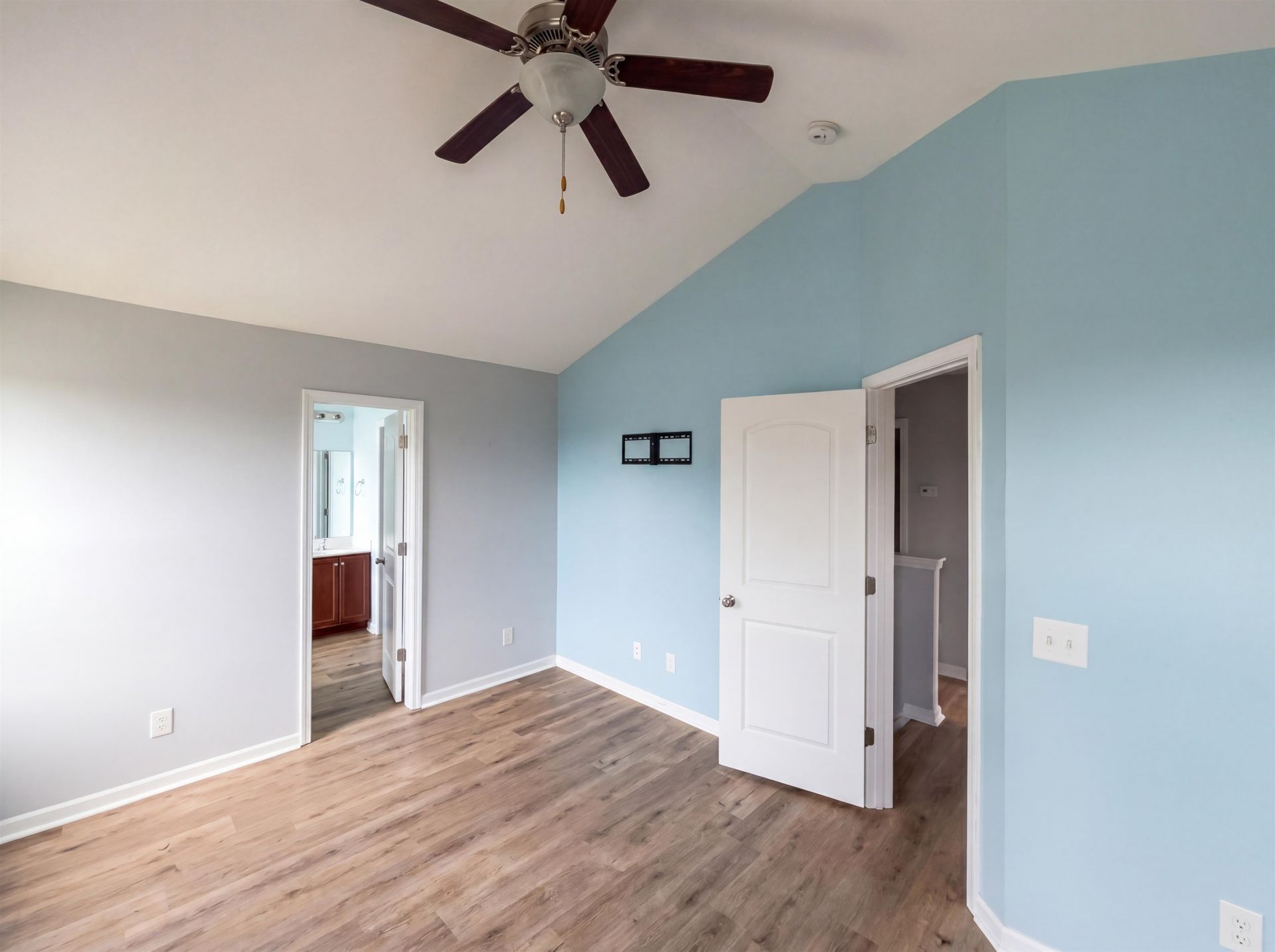 286 Blue Rock Dr.  Photo 4