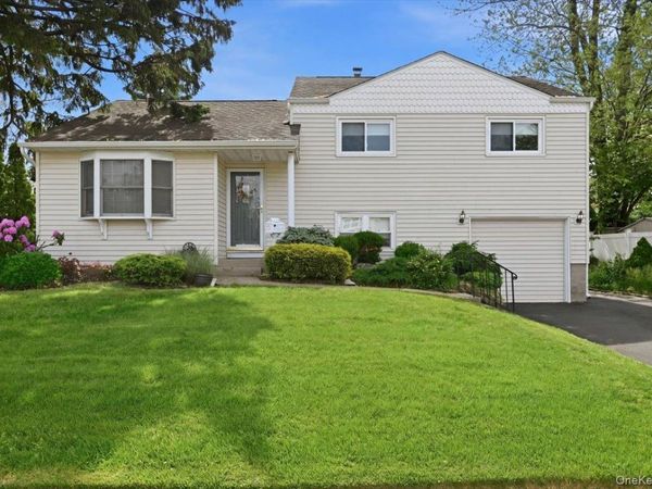 5 Hastings Road , Massapequa, NY 11758