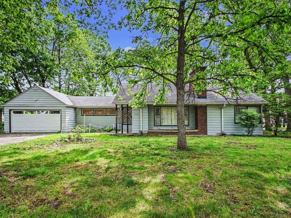 1702 Napoleon Street , Valparaiso, IN 46383