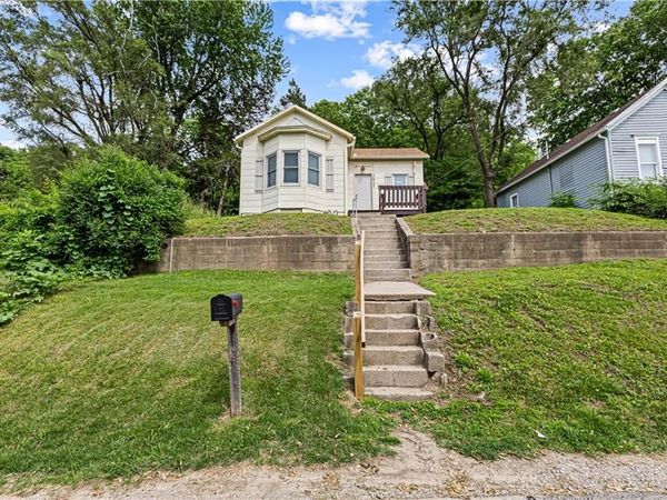 2527 S 13th Street, St Joseph, MO 64503