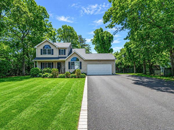 20 Essex Circle , Shirley, NY 11967
