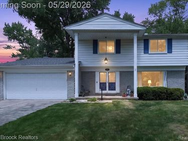30195 Pleasant Trail, Southfield, MI 48076
