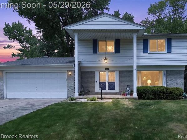 30195 Pleasant Trail, Southfield, MI 48076
