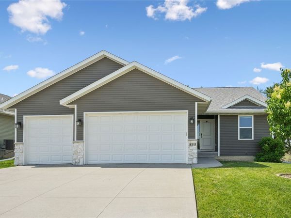 453 68th Avenue SW, Cedar Rapids, IA 52404