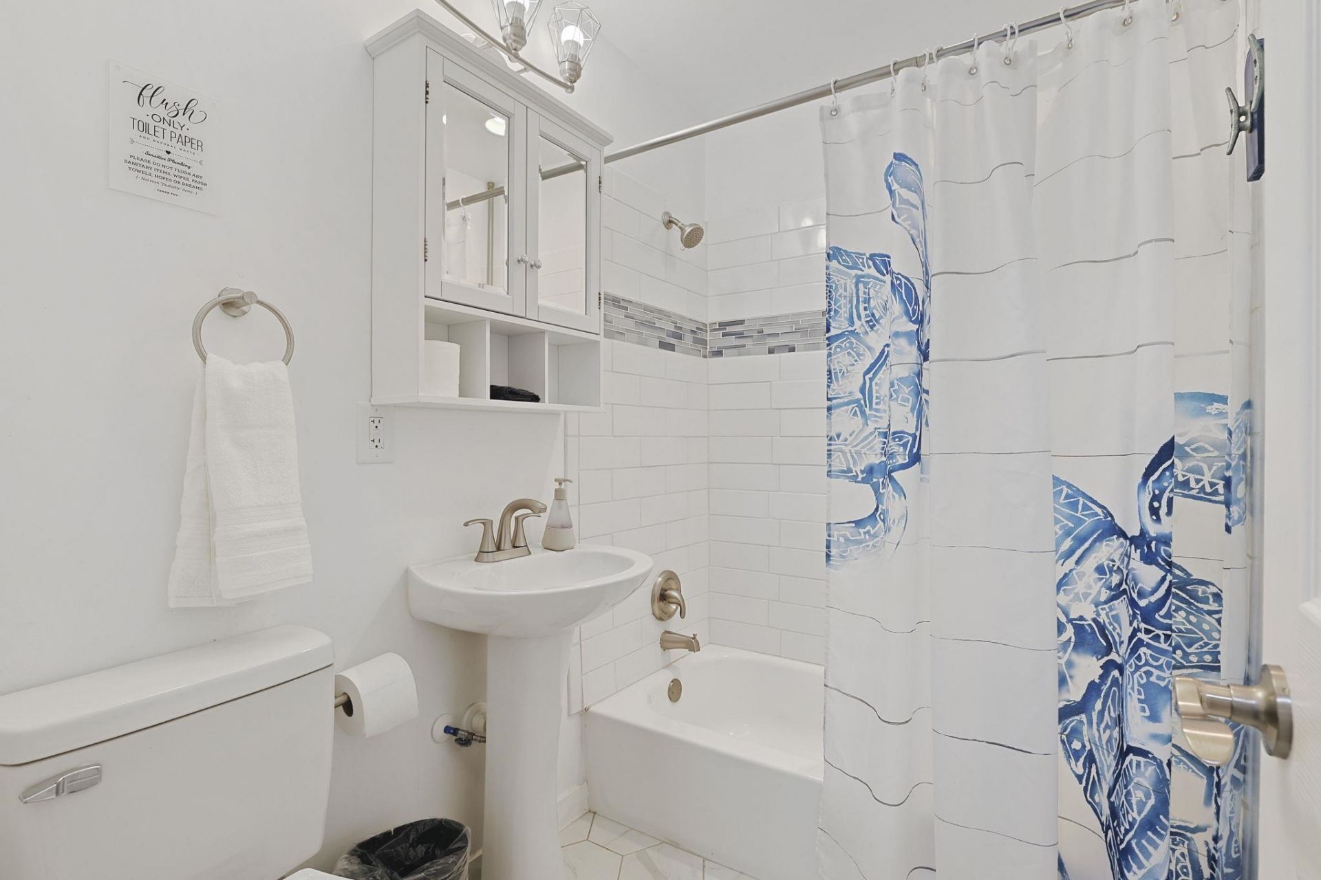 4610 Seaview St.  Photo 11