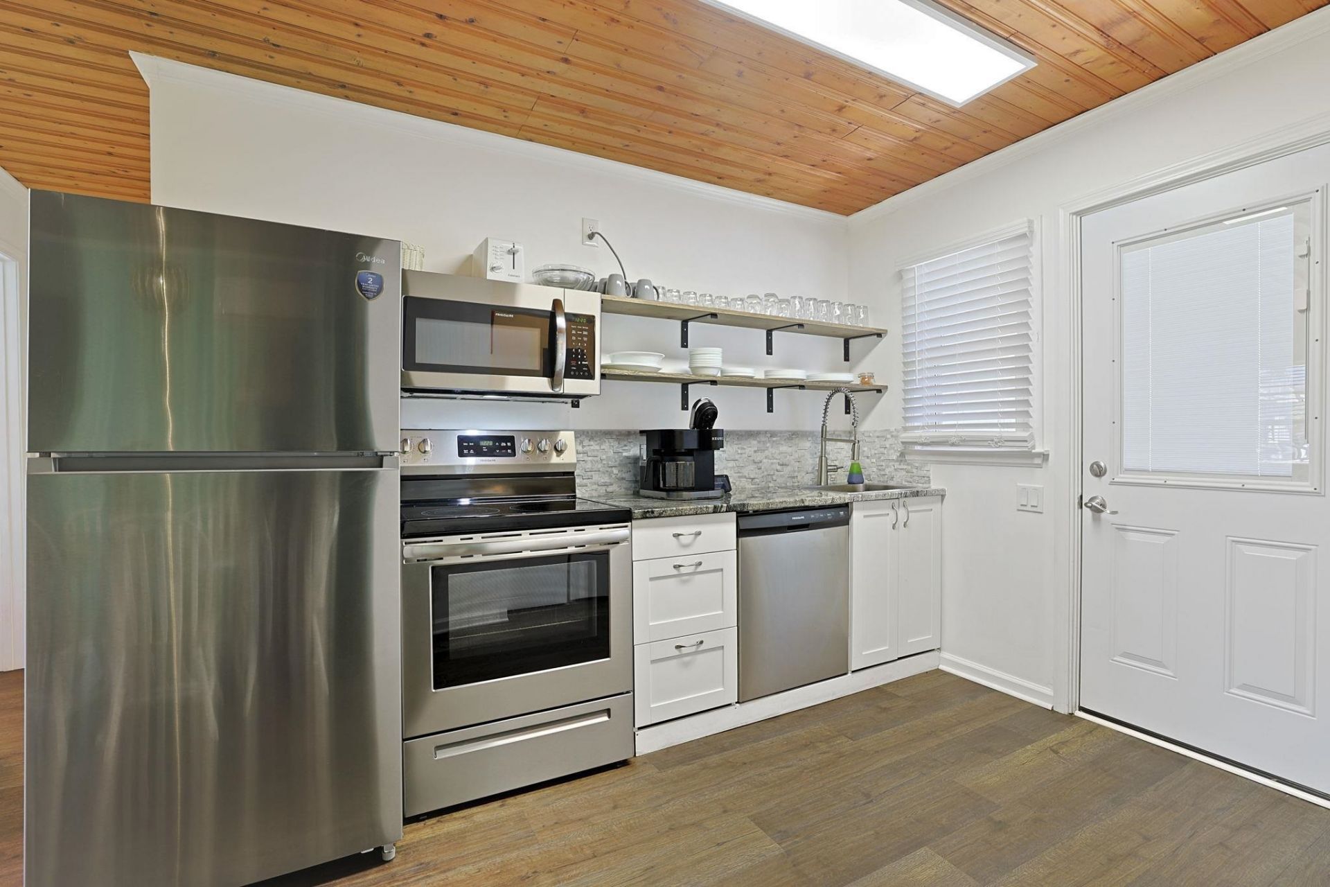 4610 Seaview St.  Photo 32
