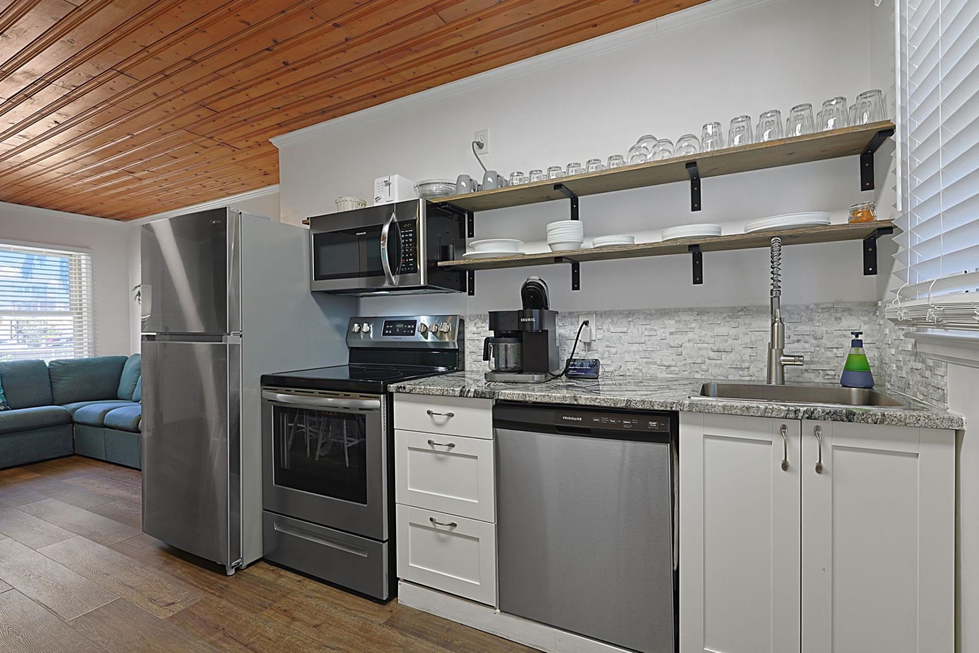 4610 Seaview St.  Photo 33
