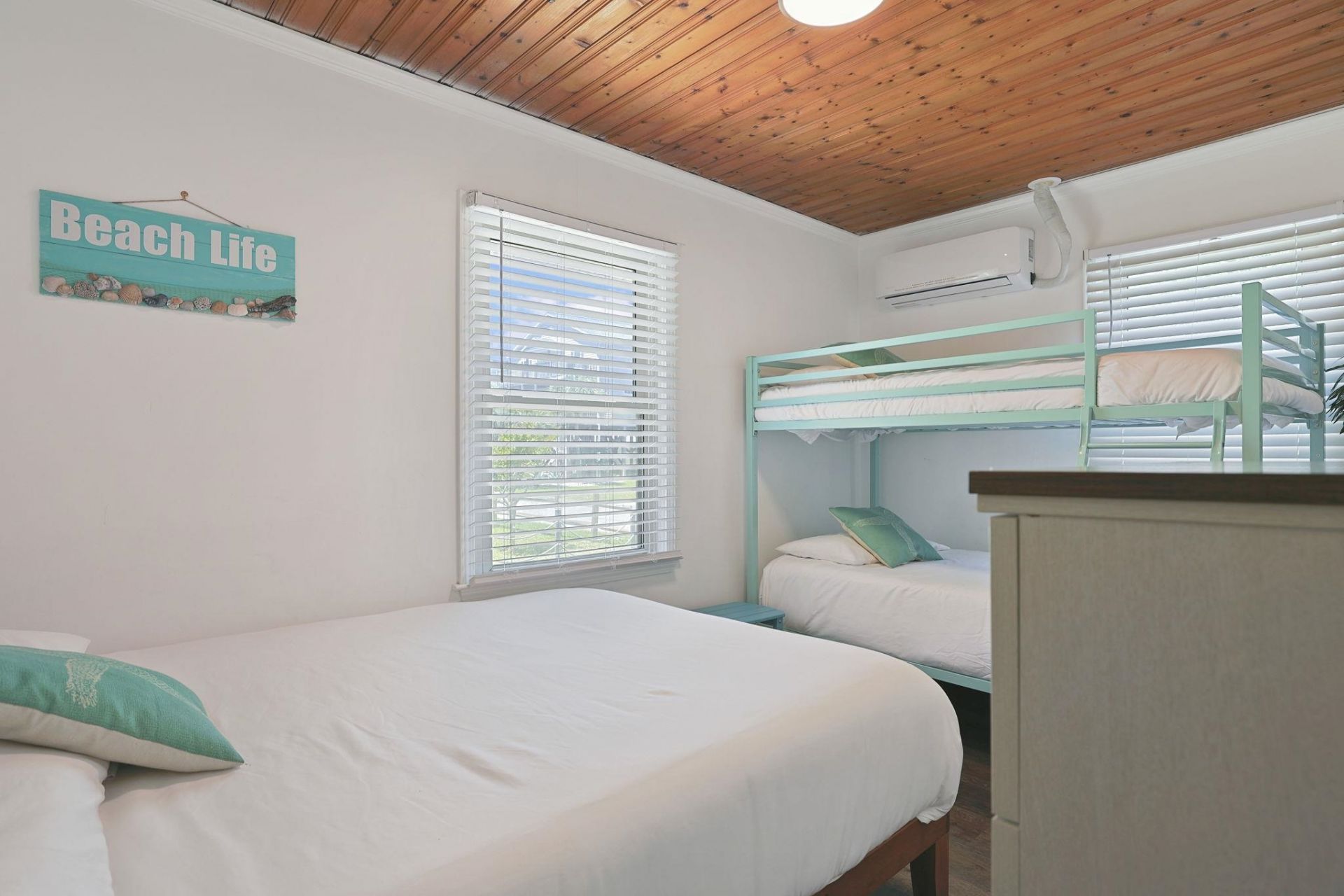 4610 Seaview St.  Photo 37