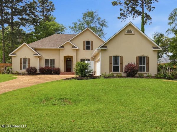 122 Highwoods Boulevard, Madison, MS 39110