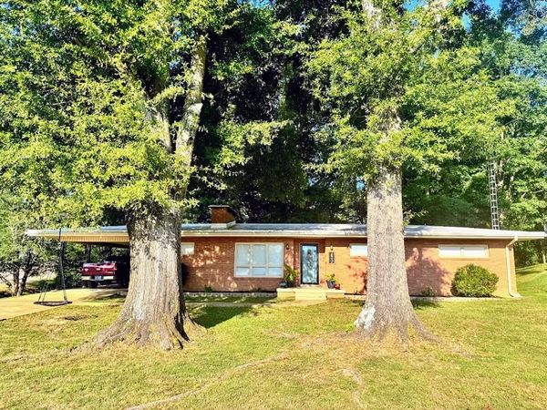 43 Hillcrest Dr , Paris, TN 38242