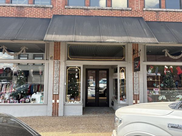 102 N White Street, Athens, TN 37303