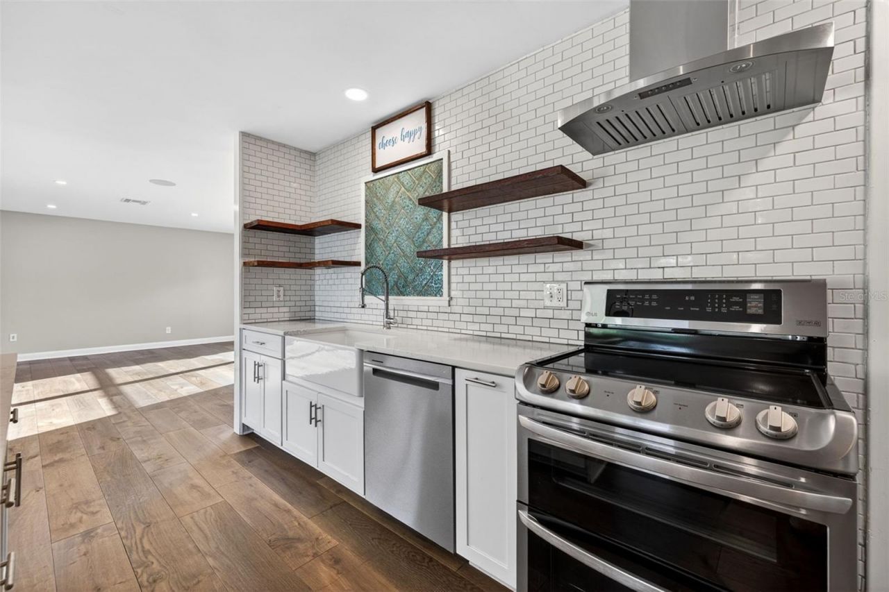 4200 Beach Drive Se, Saint Petersburg, FL 33705 Photo