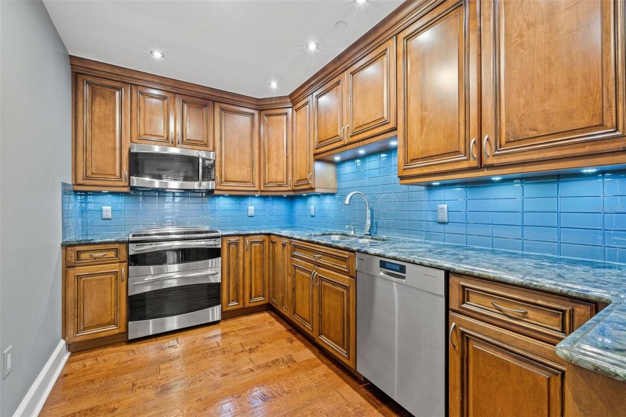300 Beach Drive Ne, Unit 305, Saint Petersburg, FL 33701 Photo