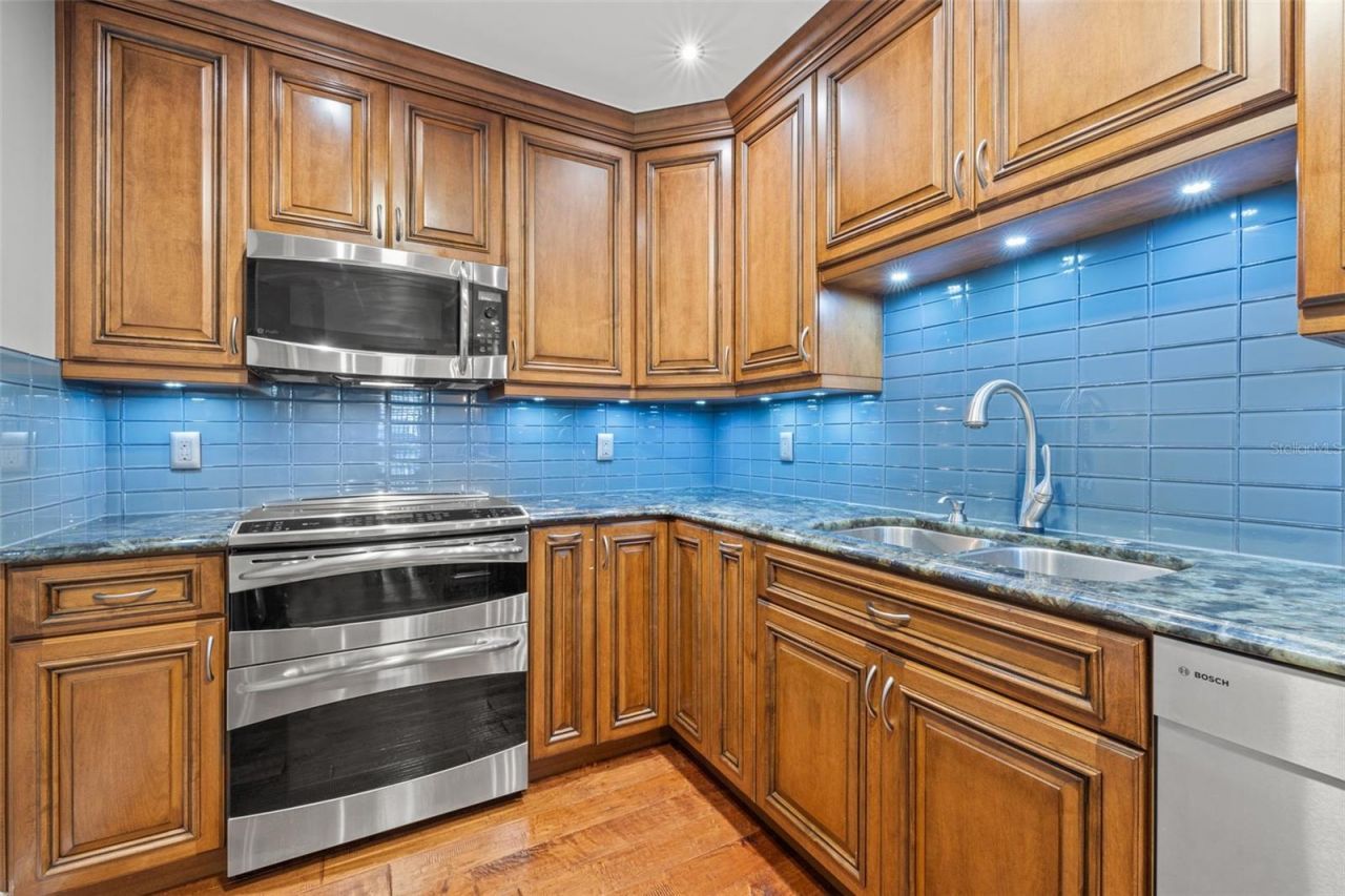 300 Beach Drive Ne, Unit 305, Saint Petersburg, FL 33701 Photo