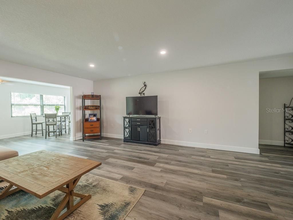 193 Pineneedle Drive, Bradenton, FL 34210 Photo