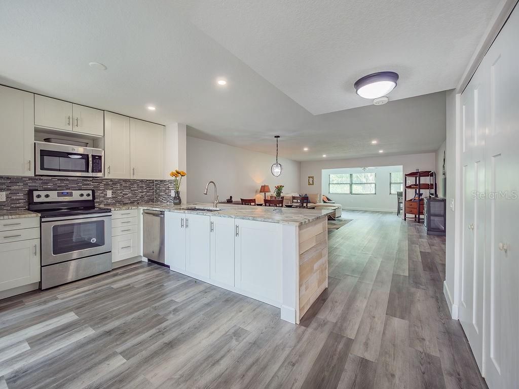 193 Pineneedle Drive, Bradenton, FL 34210 Photo