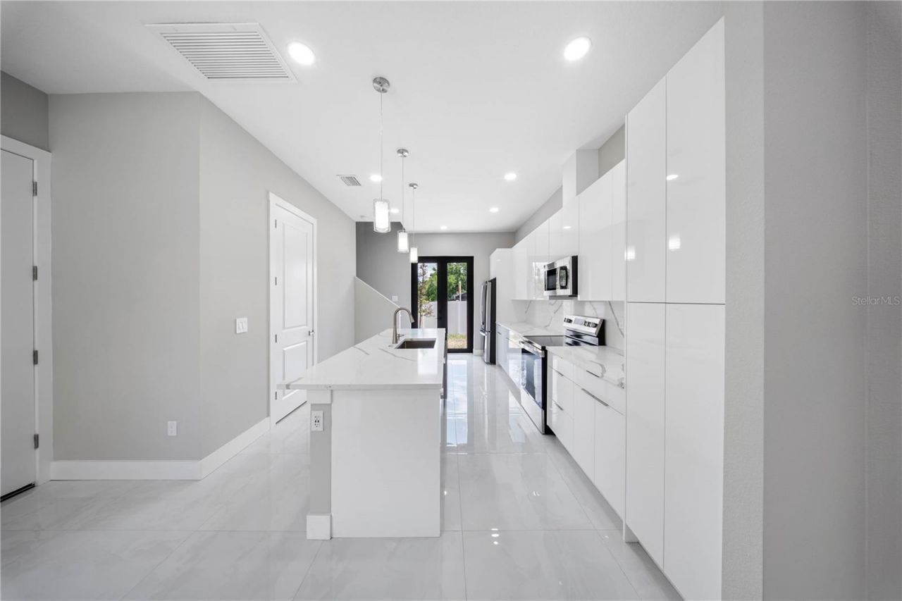 7015 N Central Avenue, Unit D, Tampa, FL 33604 Photo