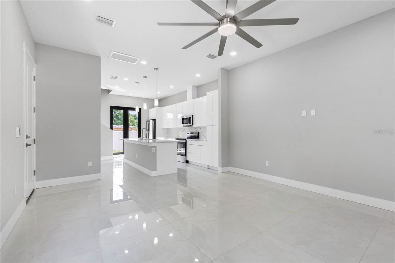 7015 N Central Avenue, Unit D, Tampa, FL 33604 Photo