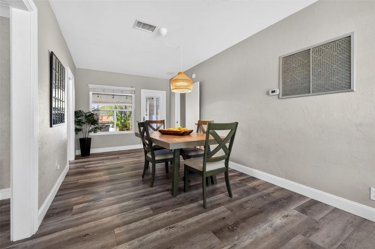 642 38th Avenue Ne, Saint Petersburg, FL 33704 Photo