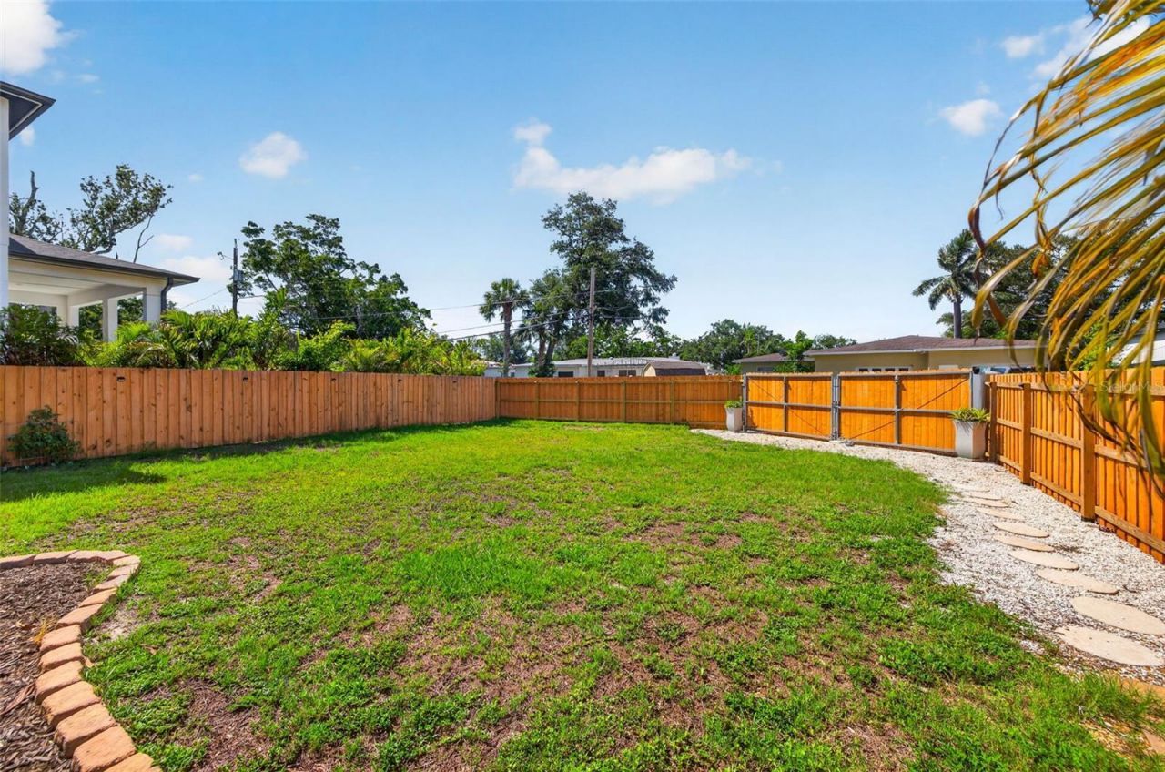 642 38th Avenue Ne, Saint Petersburg, FL 33704 Photo