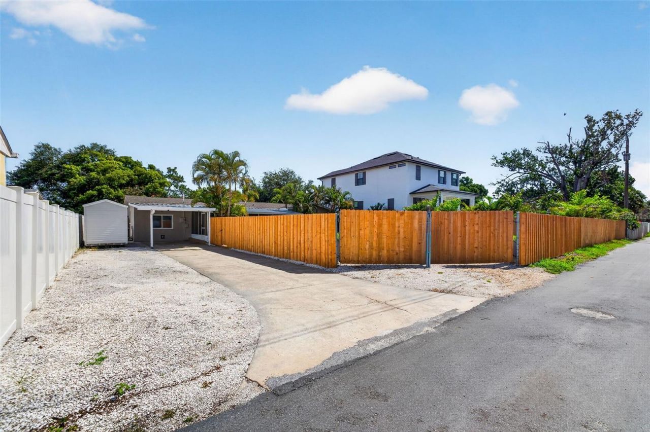 642 38th Avenue Ne, Saint Petersburg, FL 33704 Photo