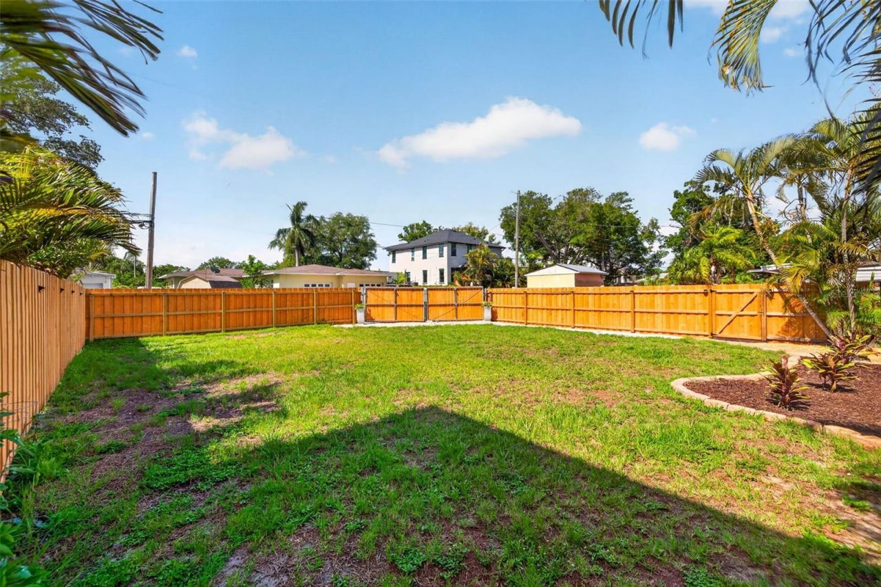 642 38th Avenue Ne, Saint Petersburg, FL 33704 Photo