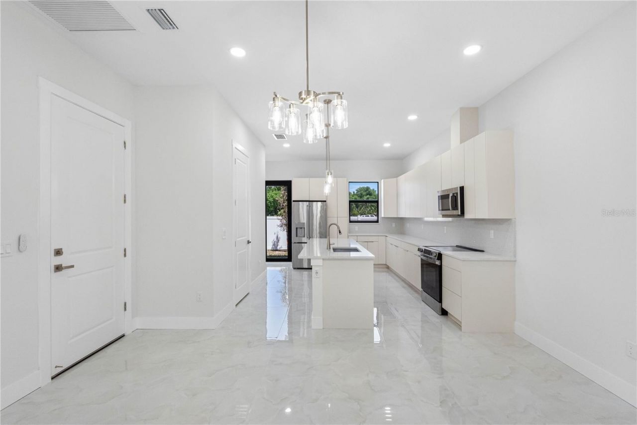 7015 N Central Avenue, Unit C, Tampa, FL 33604 Photo