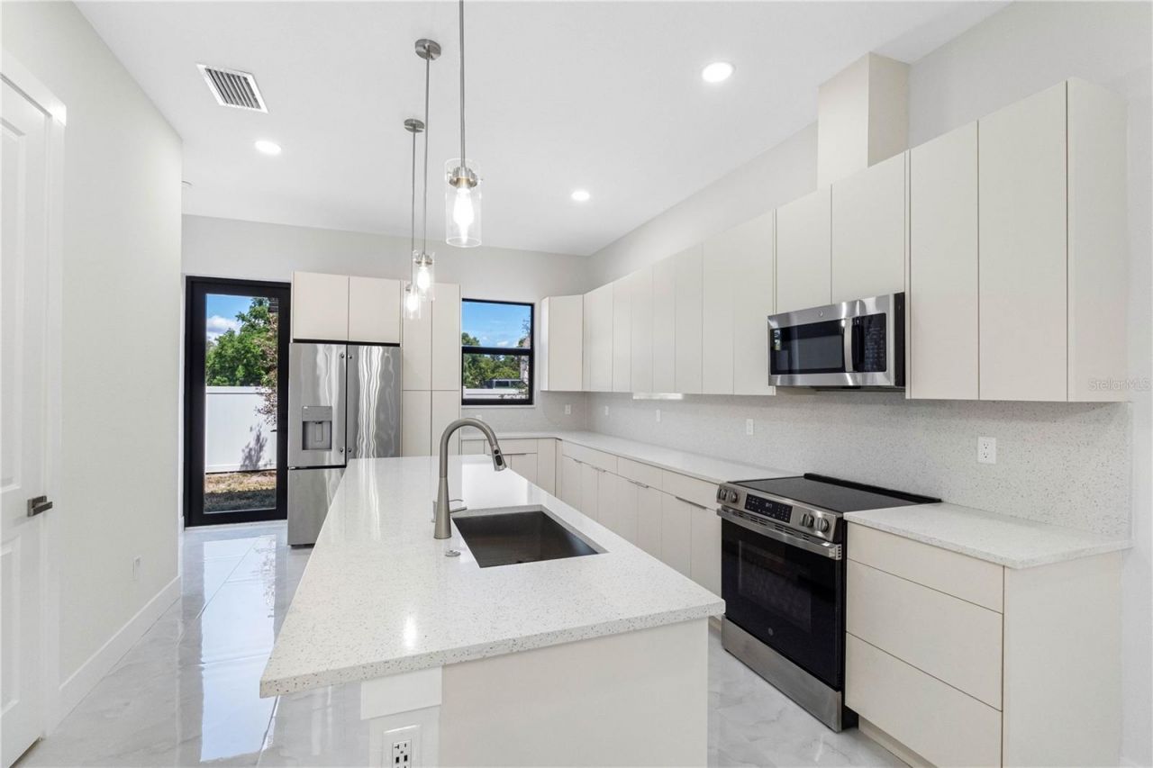 7015 N Central Avenue, Unit C, Tampa, FL 33604 Photo