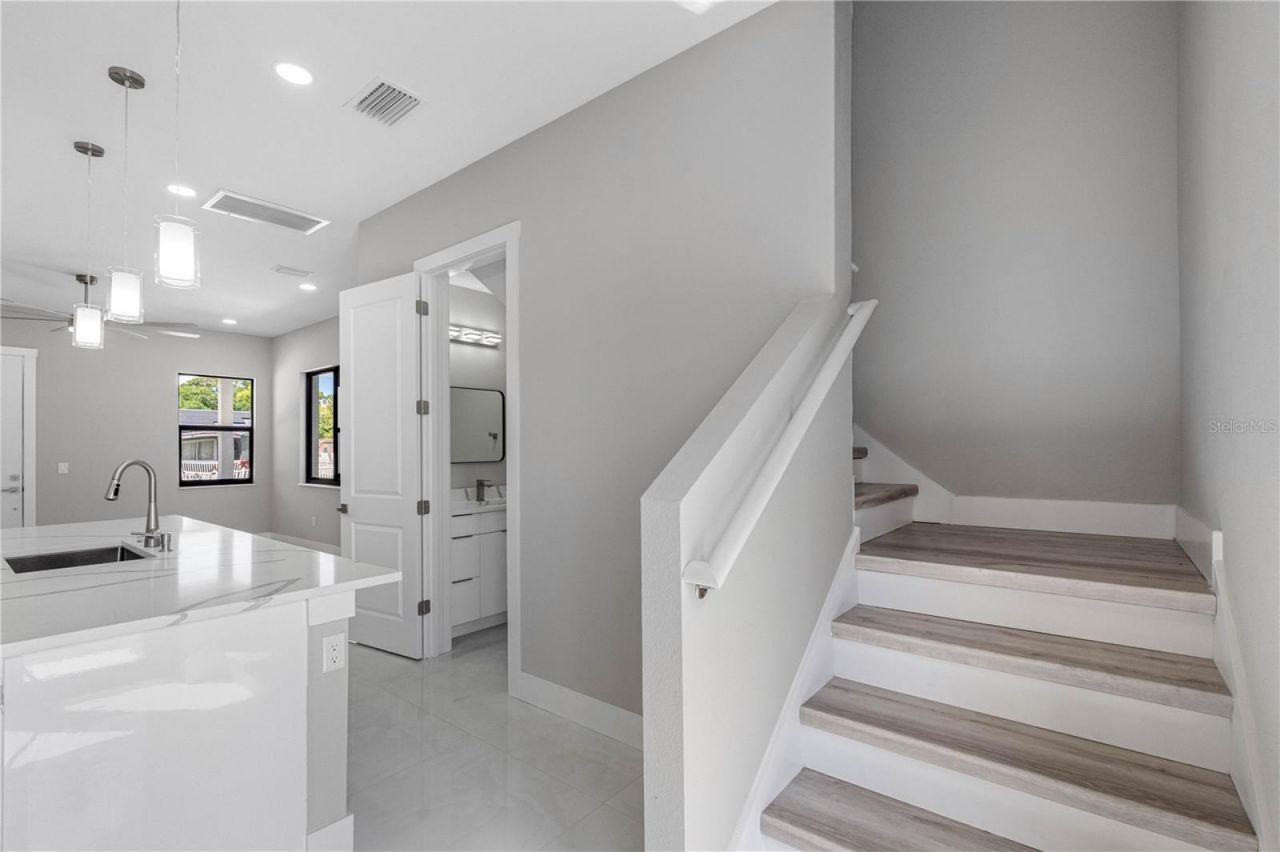7015 N Central Avenue, Unit A, Tampa, FL 33604 Photo