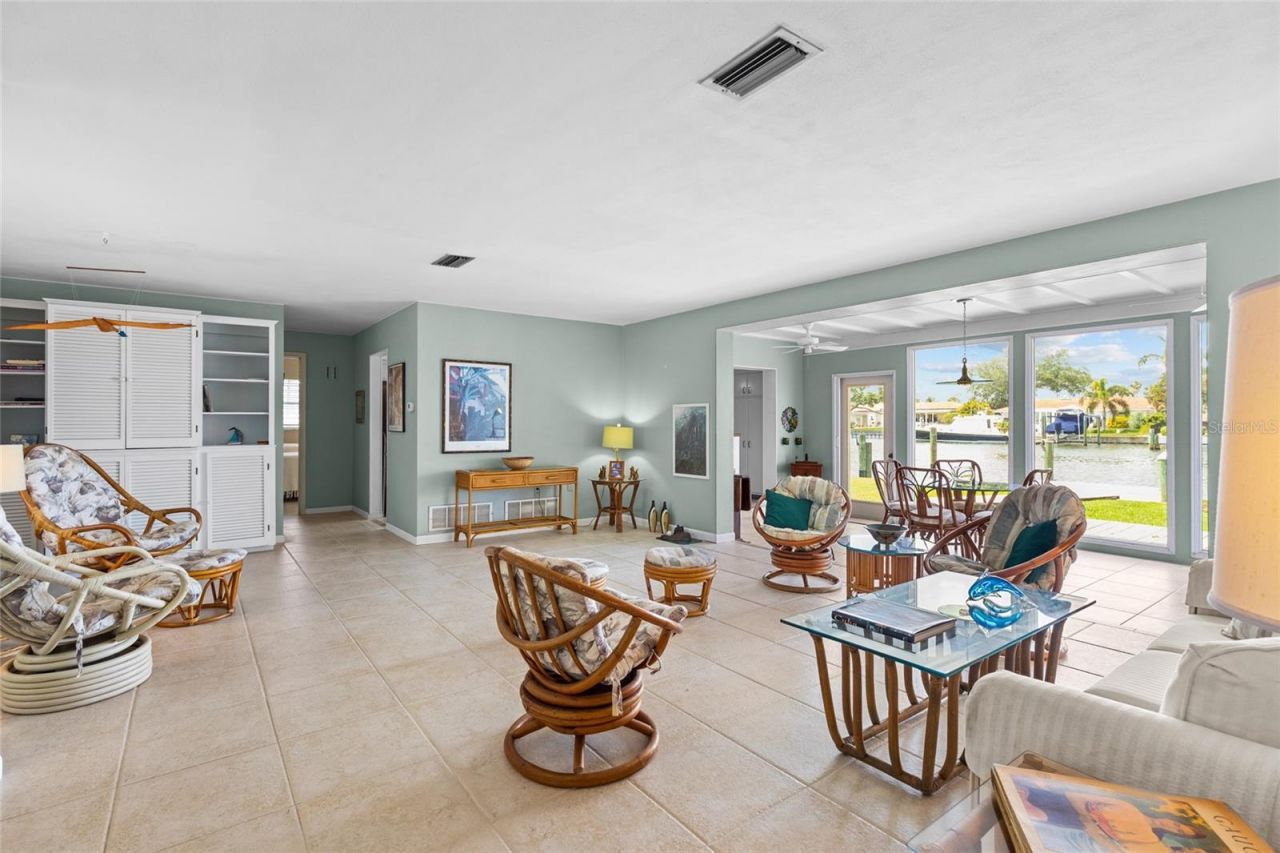 4133 49th Avenue S, Saint Petersburg, FL 33711 Photo