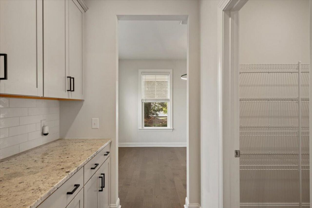 489 Spring Hollow Drive Photo 17