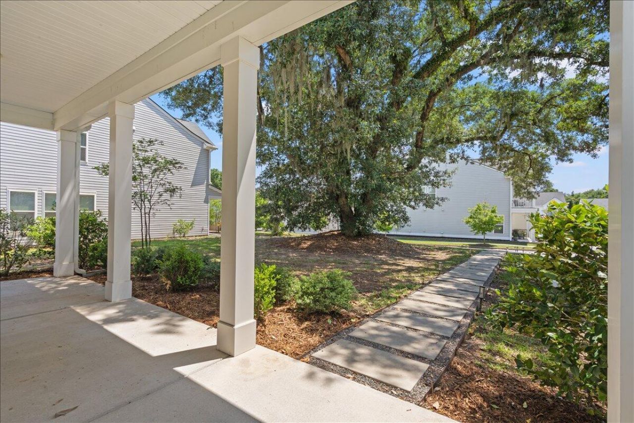 489 Spring Hollow Drive Photo 6