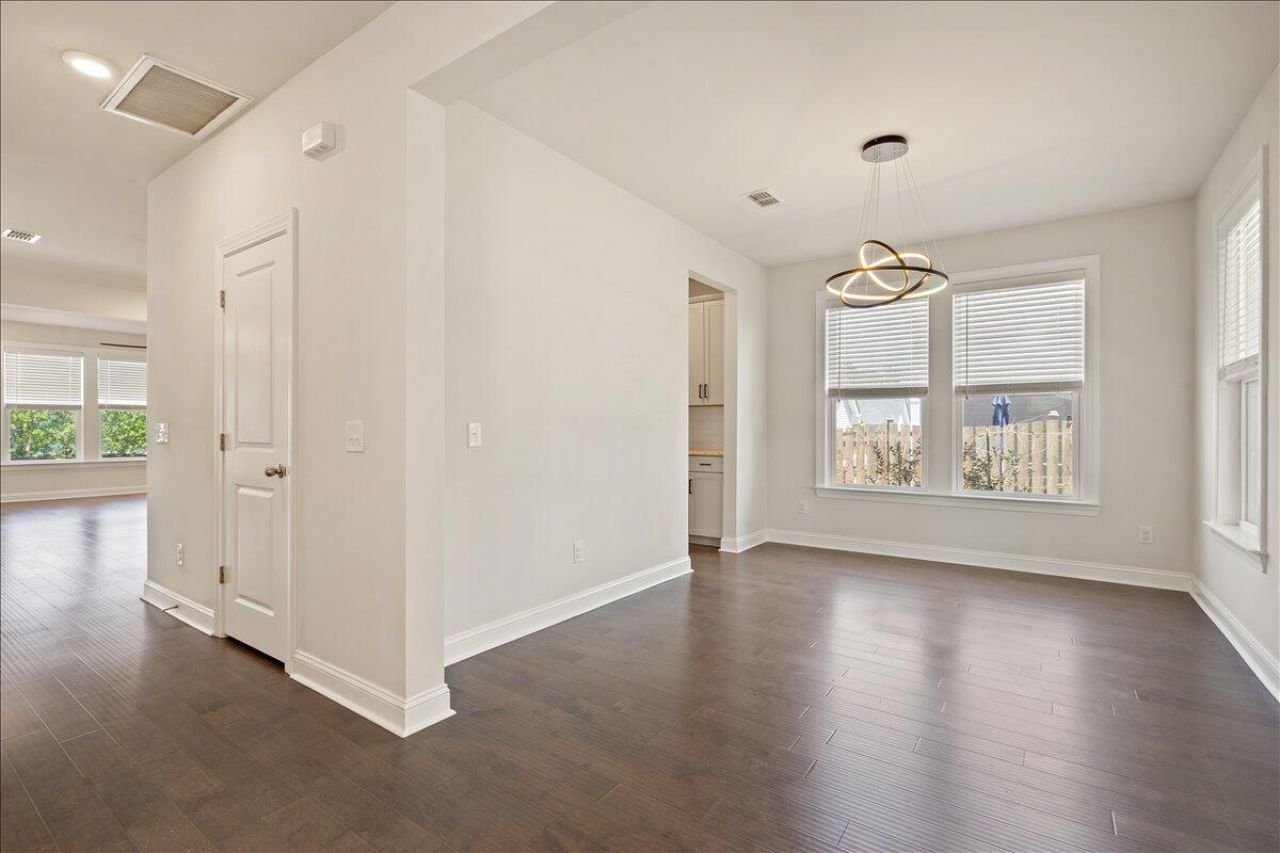 489 Spring Hollow Drive Photo 9