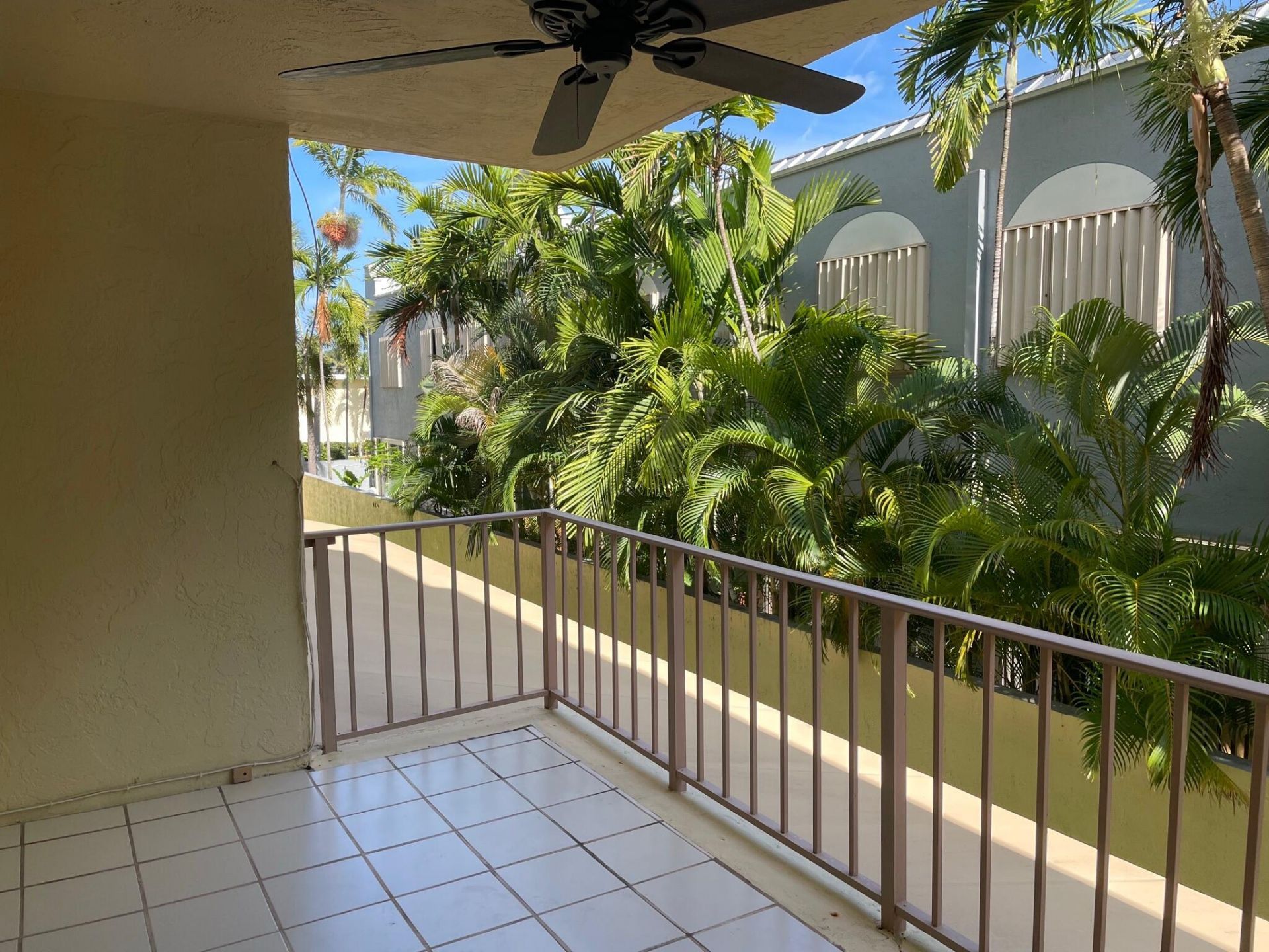 4629 Poinciana Street, Unit 211, Lauderdale by the Sea, FL 33308 Photo
