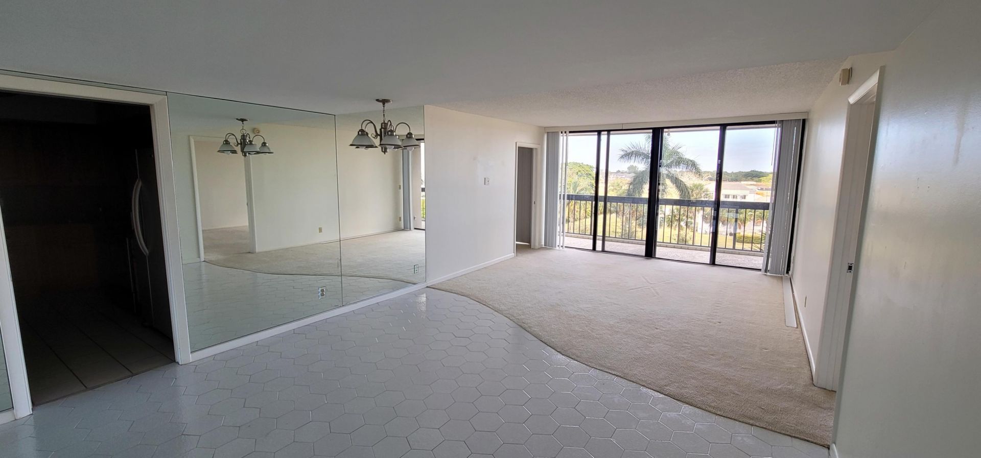 2425 Presidential Way, Unit 402, West Palm Beach, FL 33401 Photo