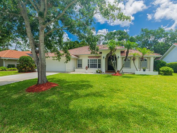 1193 SW Live Oak Cove, Port St. Lucie, FL 34986