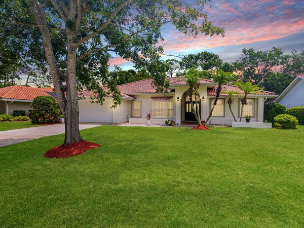 1193 SW Live Oak Cove, Port St. Lucie, FL 34986